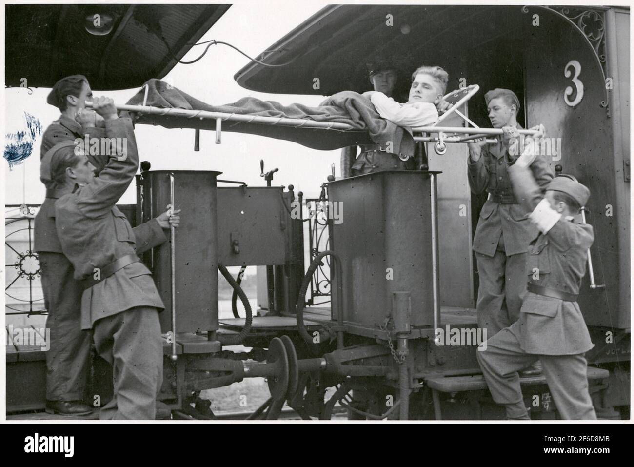 World war ii wounded soldiers hi-res stock photography and images - Alamy