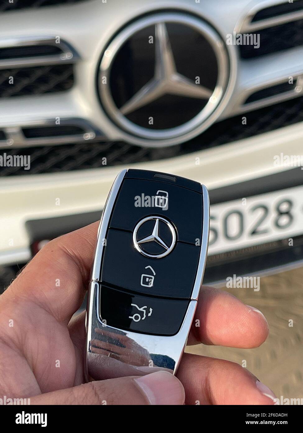 Mercedesbenz Key On Wood Surface Stock Photo - Download Image Now - Key  Ring, Mercedes-Benz, Car Key - iStock