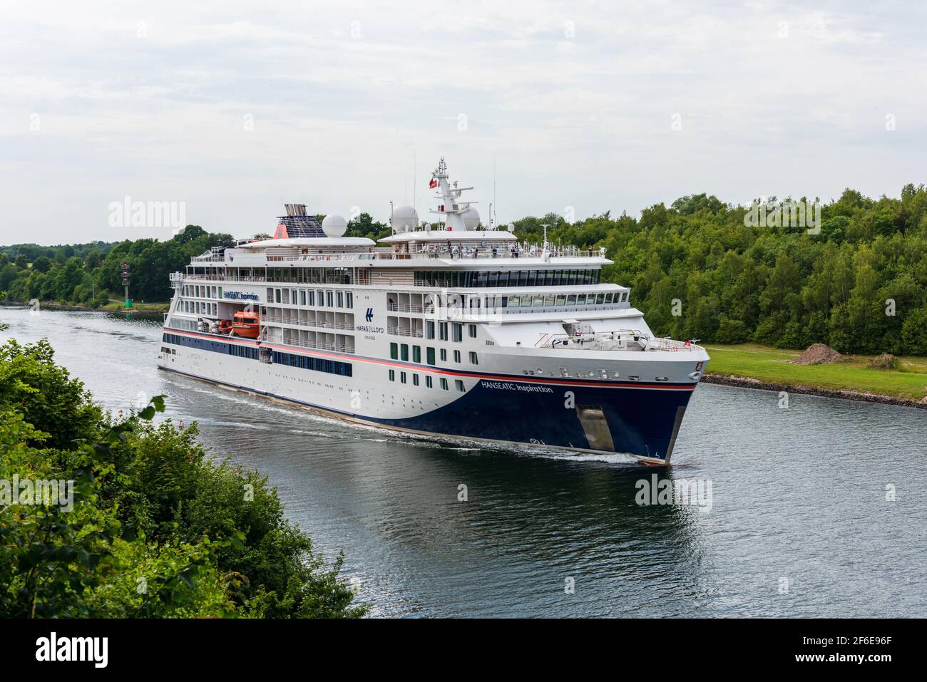 Kiel, Aug. 2020 - Das Kreuzfahrtschiff HANSEATIC Inspiration im Nord-Ostsee-Kanal Stock Photo