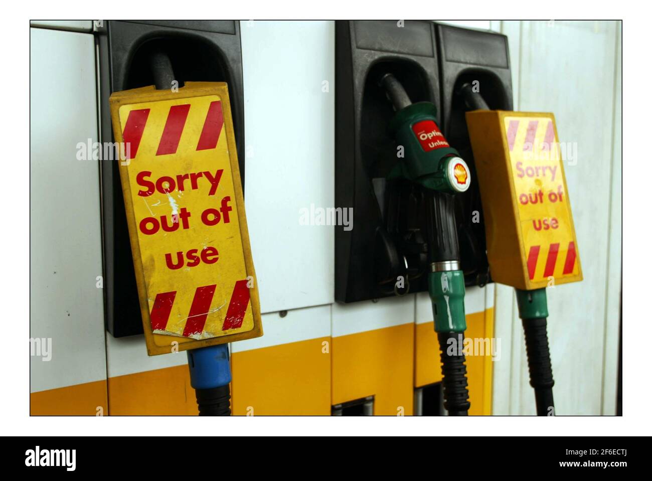 Petrol pumps a day after panic buying of fuel....pic David Sandison 14/9/2005 Stock Photo
