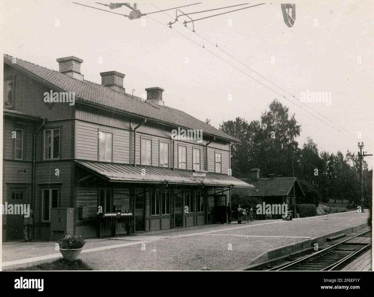 Station landscaped in 1878. Twostorey station house in wood