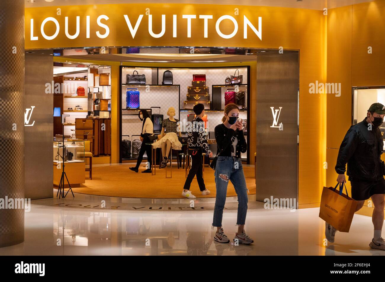 Louis Vuitton Shop In Hong Kong Stock Photo - Download Image Now - China -  East Asia, Chinese Culture, Retail - iStock