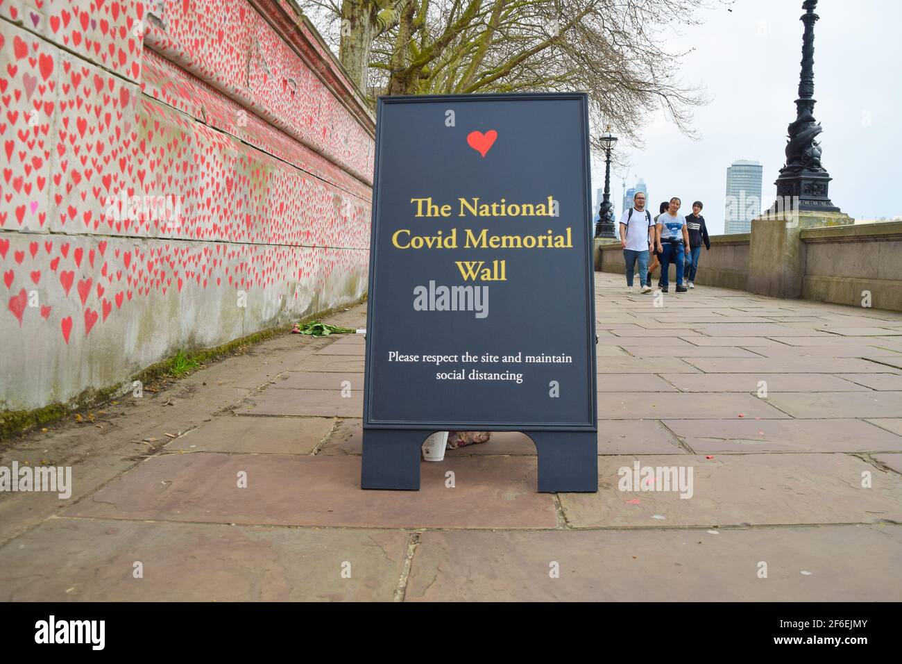 London, United Kingdom. 31st March 2021. The National Covid Memorial Wall sign. Nearly 150,000 hearts will be painted by volunteers, one for each Covid-19 victim in the UK to date, on the wall outside St Thomas' Hospital opposite Houses Of Parliament. Stock Photo