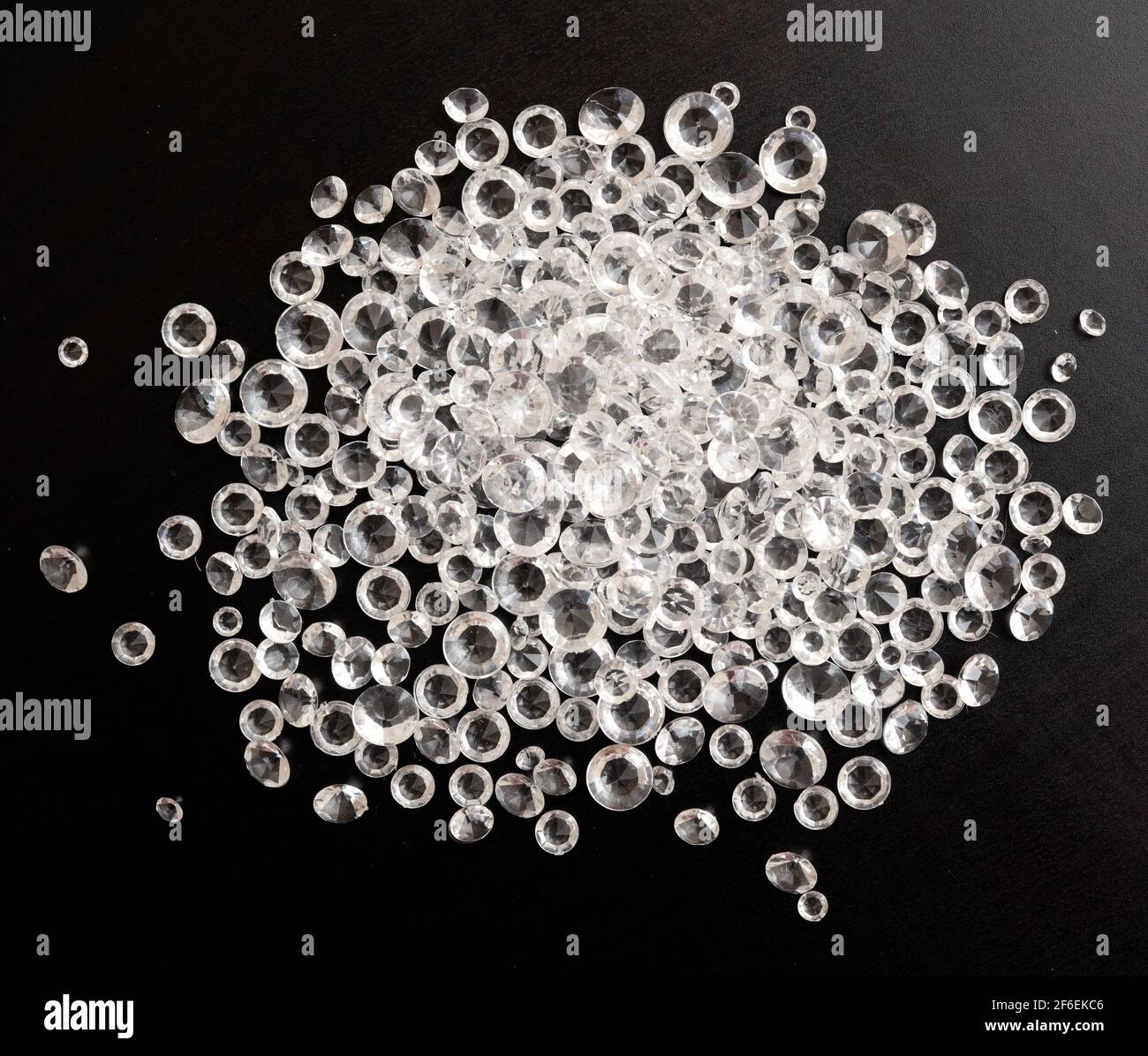 Pile of diamonds hi-res stock photography and images - Alamy