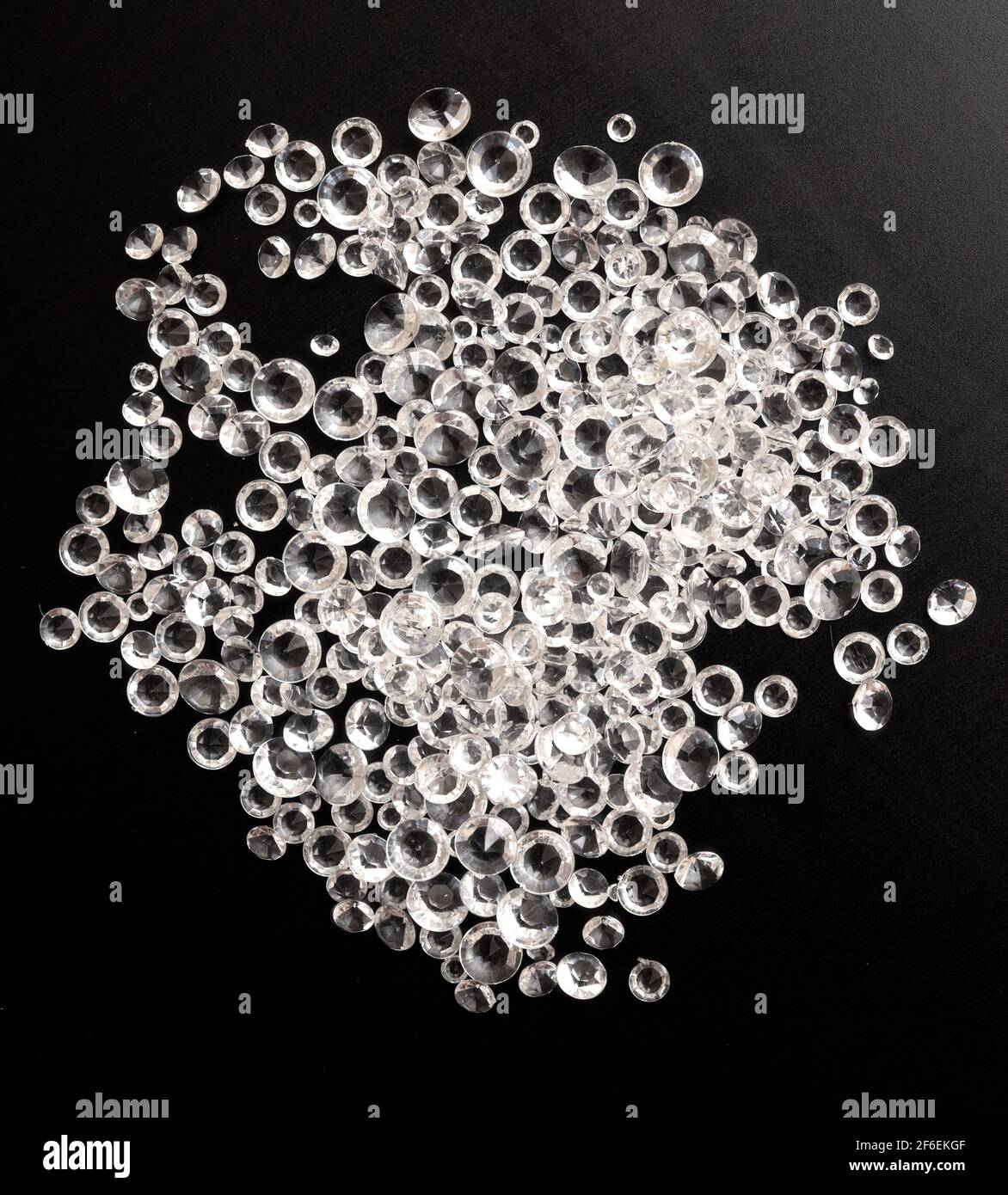 Pile of diamonds hi-res stock photography and images - Alamy
