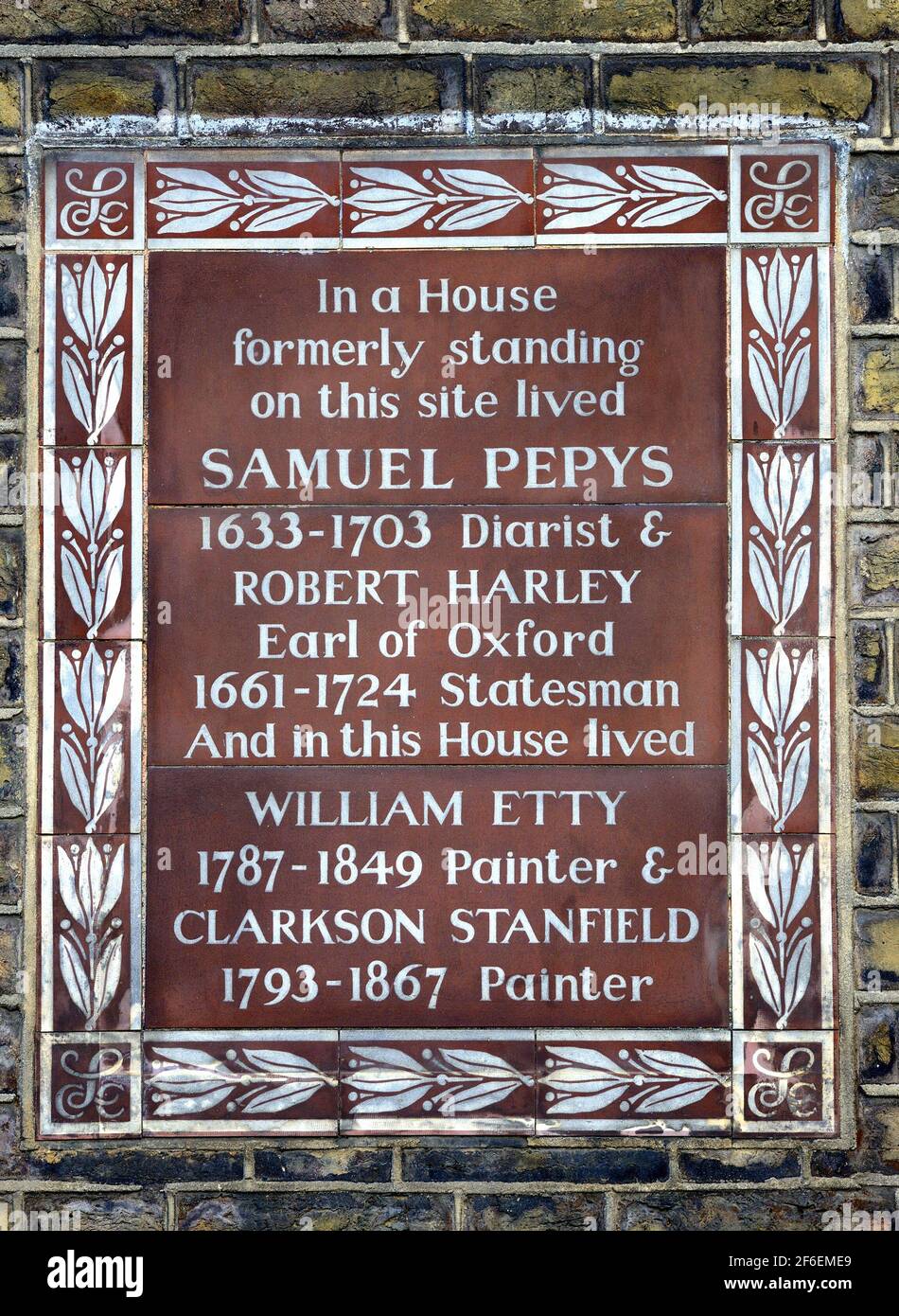 London, UK. Commemorative plaque at 14 Buckingham Street, Westminster, WC2: 'In a house formerly standing on this site lived Samuel Pepys 1633-1703 di Stock Photo