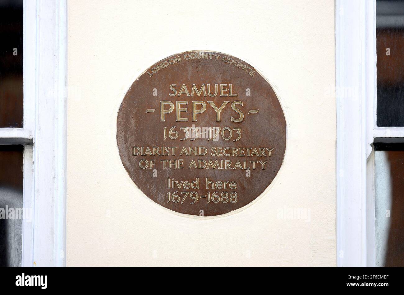 London, UK. Commemorative plaque at 12 Buckingham Street: "SAMUEL ~ PEPYS ~ 1633-1703 DIARIST AND SECRETARY OF THE ADMIRALTY lived here 1679-1688" Stock Photo