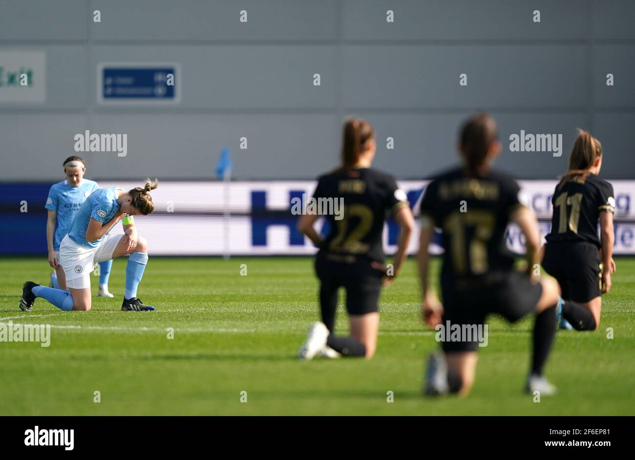 Manchester City's Ellen White (left) takes a knee before the 2021 UEFA Women's Champions League match at the Manchester City Academy Stadium, Manchester. Picture date: Wednesday March 31, 2021. Stock Photo