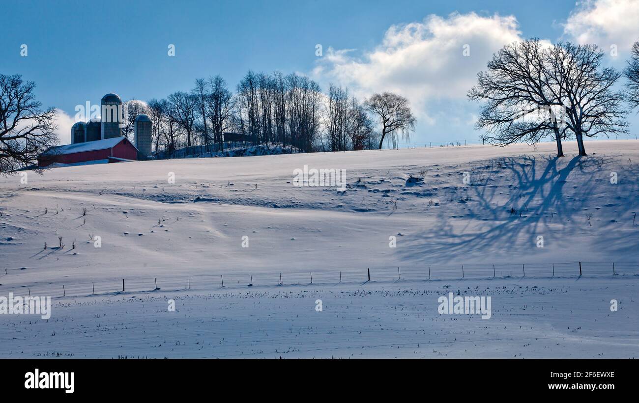 A farm in the hilly Driftless Area of Wisconsin Stock Photo Alamy