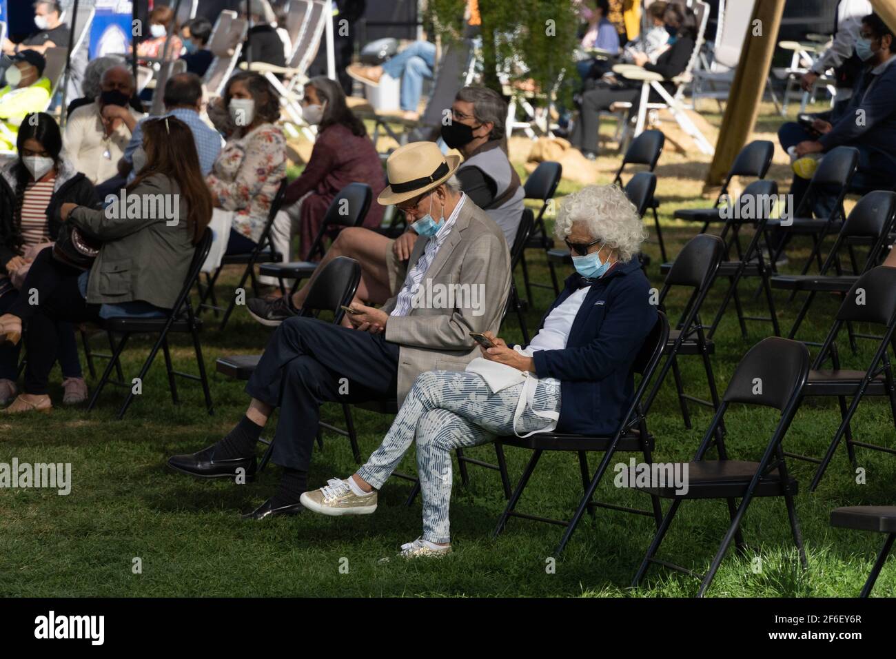 Santiago, Metropolitana, Chile. 31st Mar, 2021. An elderly couple wearing masks waits to receive their Sinovac vaccine against Covid at a vaccination center in Santiago, Chile. Credit: Matias Basualdo/ZUMA Wire/Alamy Live News Stock Photo