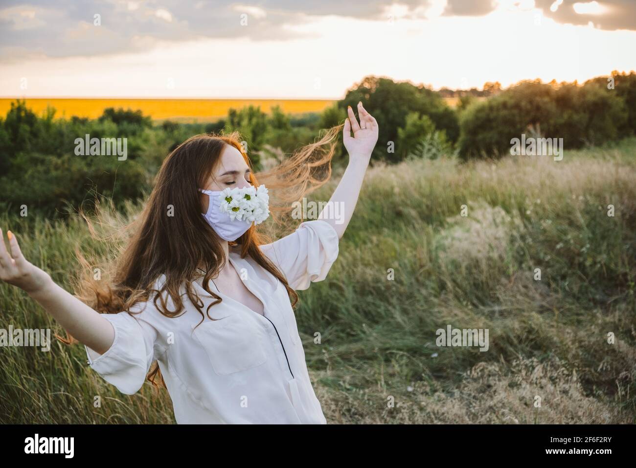 Wearing masks outdoors, Face Mask Reduce Allergy Symptoms. Outdoor