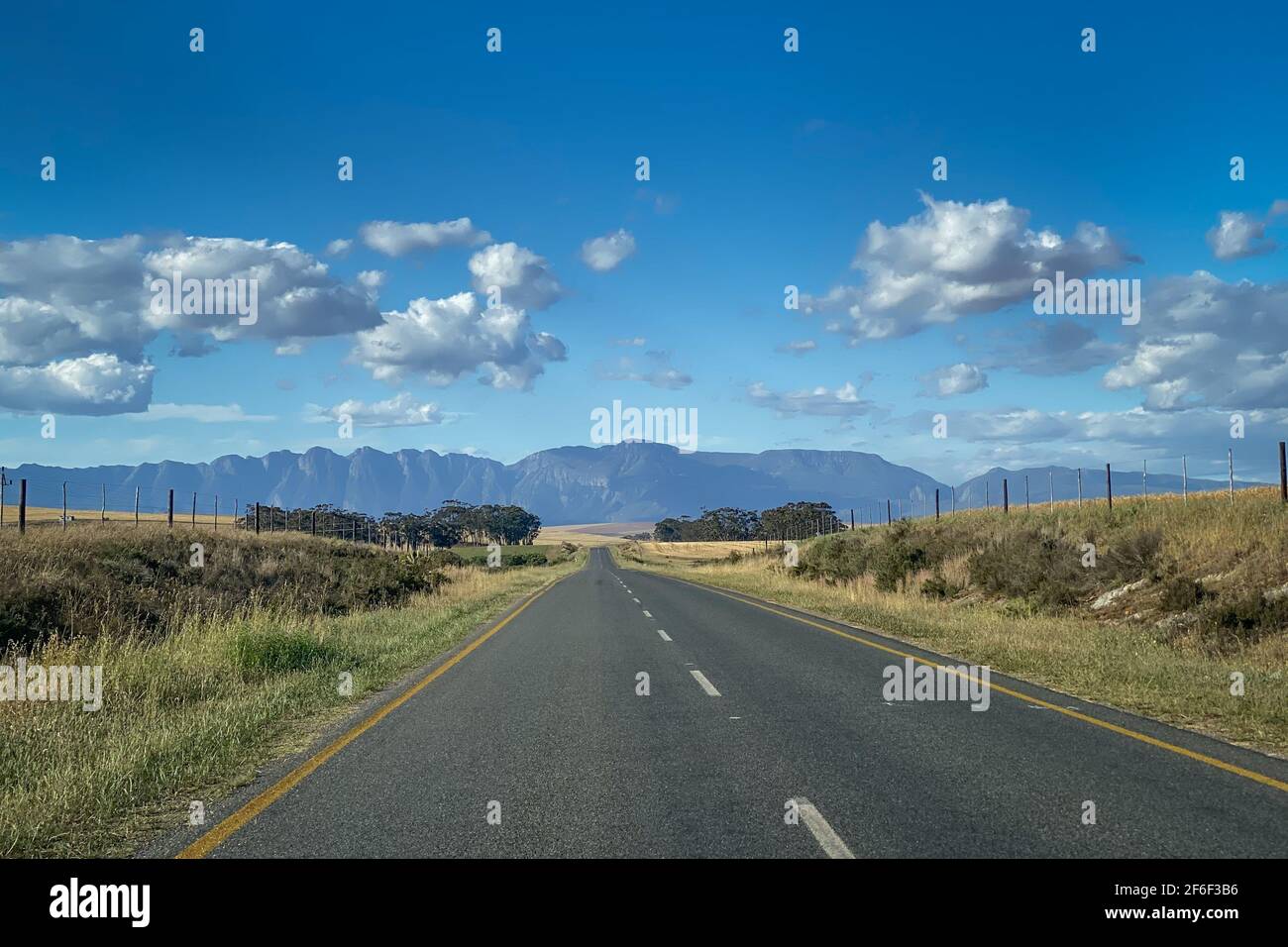 Scenic view to Riviersonderend Mountains and landscape with empty road at Overberg district, South Africa against sky Stock Photo