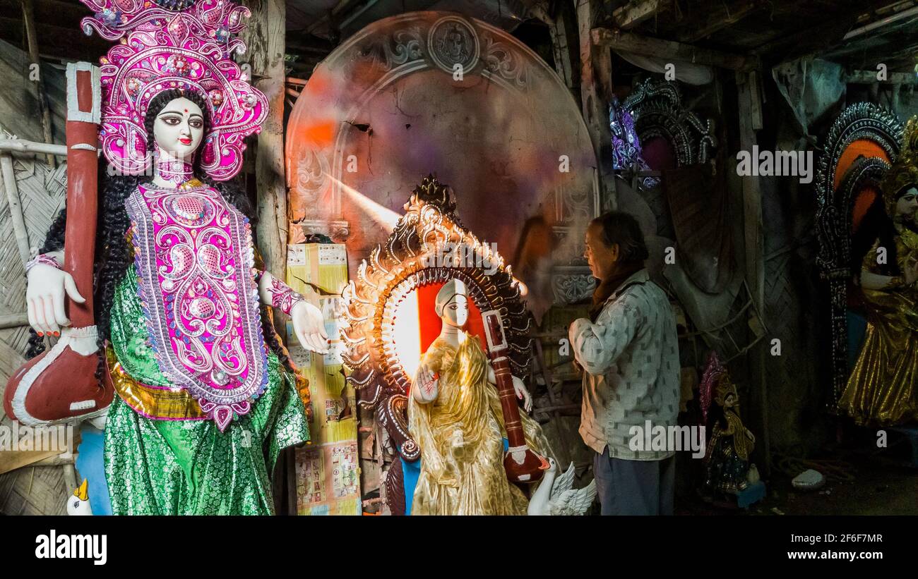 Kolkata West Bengal India January 2018 An Artist Working On An Kolkata West Bengal India January 2018 An Artist Working On An