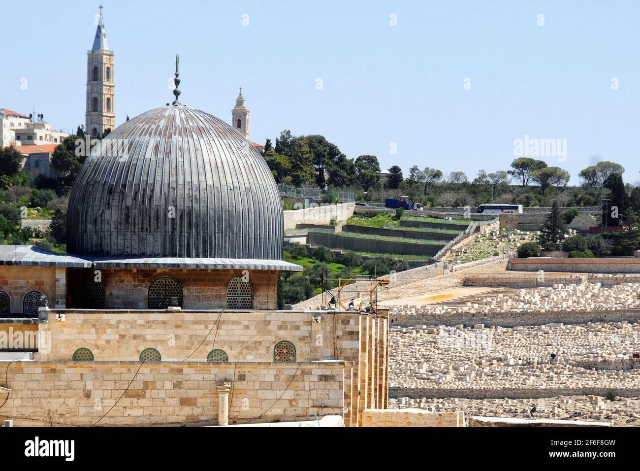 Jerusalem: Al-Aqsa mosque dome with a view of the Jewish cemetery Stock Photo