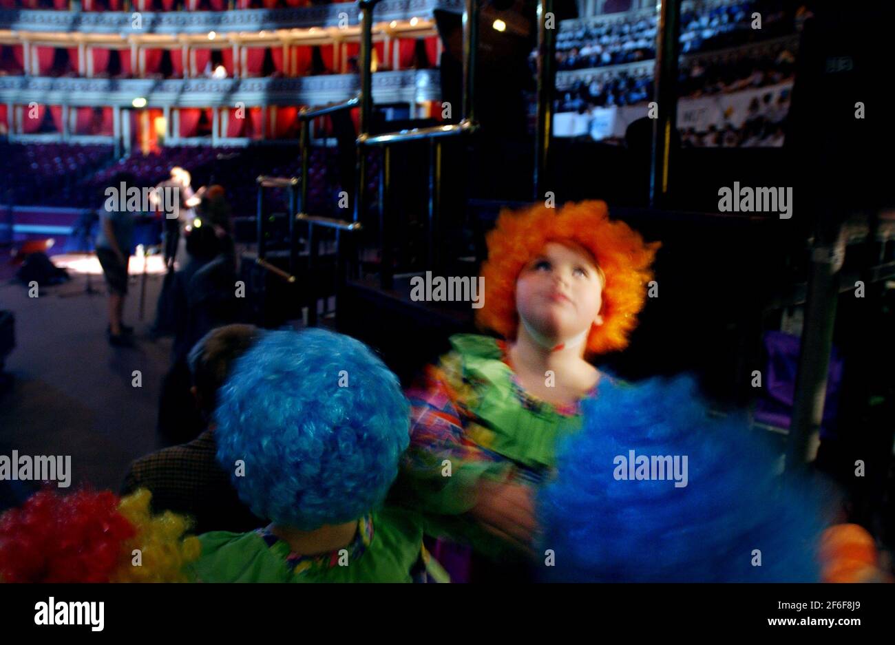 LITTLE VOICES FROM SHAKESPEARE PRIMARY SCHOOL IN FLEETWOOD,REHEARSING FOR MUSIS FOR YOUTH SCHOOLS PROM WHICH RUNS FROM 4-11/02 .4/11/02 PILSTON Stock Photo