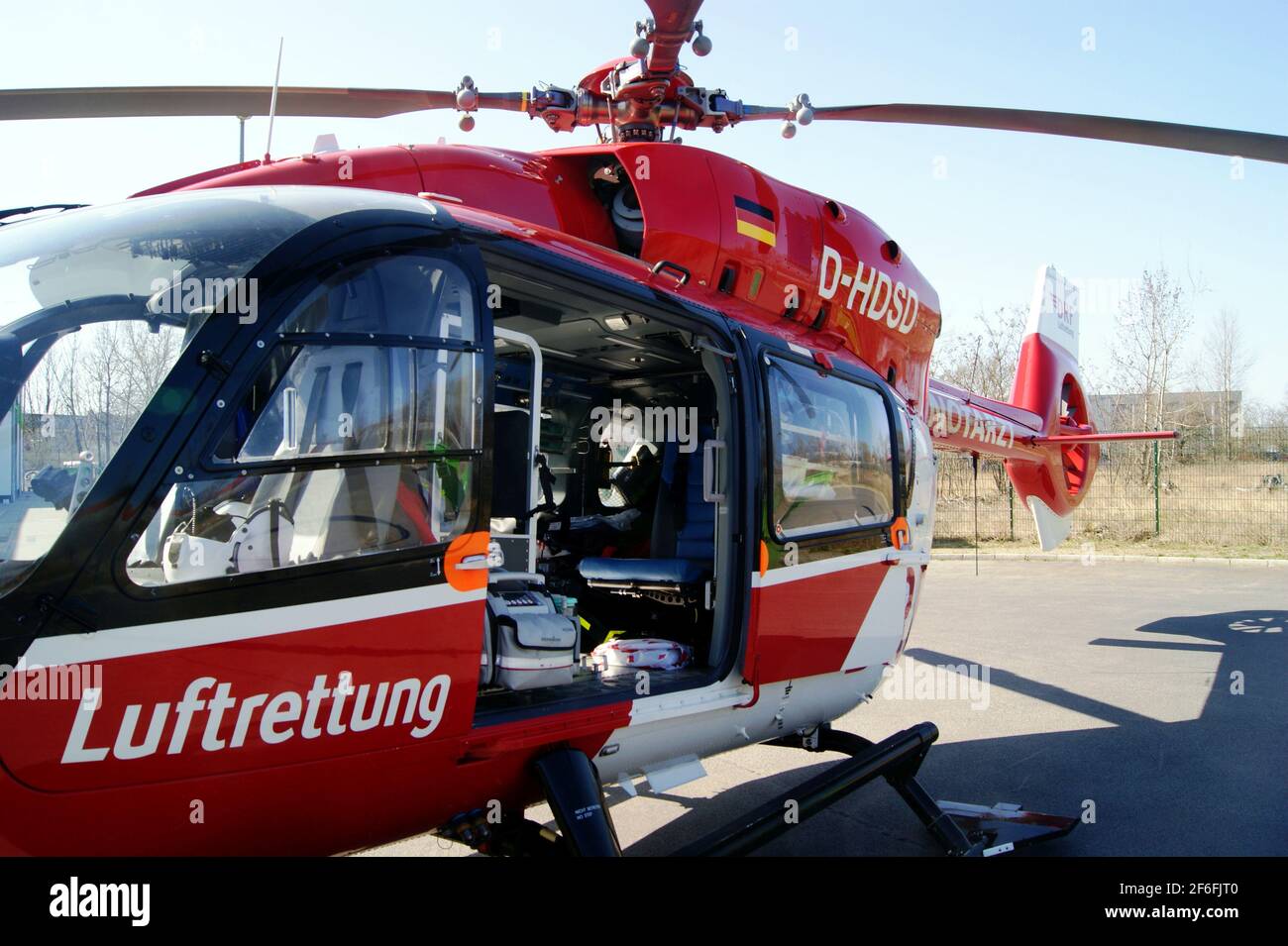 Der Hubschrauber Christoph Berlin D-HDSD, Airbus Helicopters H145, der Deutsche Rettungsflugwacht DRF am 31 März 2021 in Berlin-Spandau Stock Photo