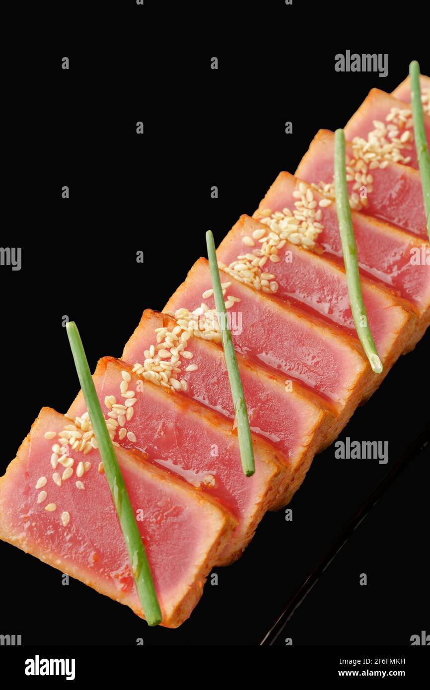 medium tuna Tataki, kimchi sauce, AroyD sauce, chives, sesame seeds