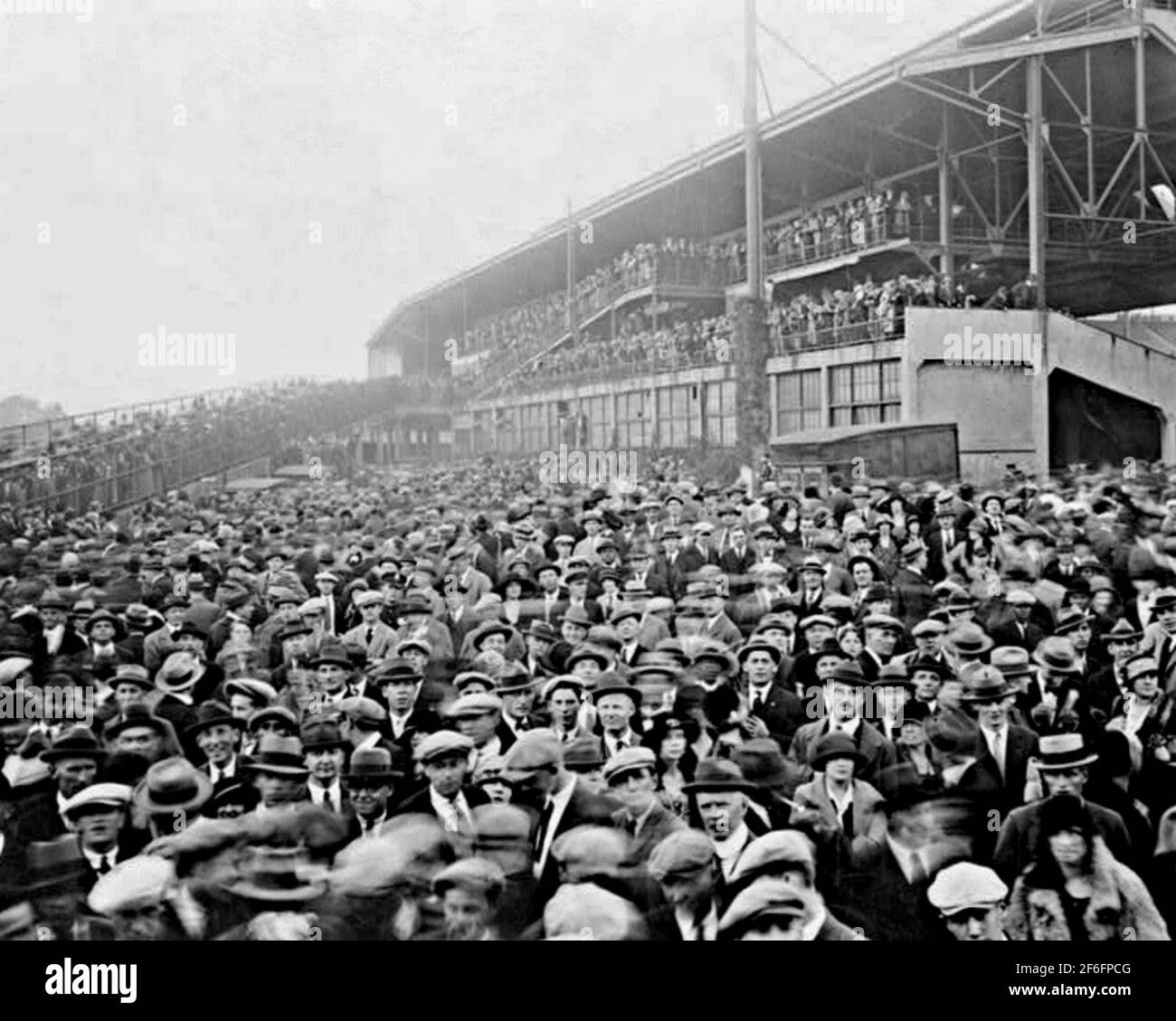 Baseball fans 1920s hires stock photography and images Alamy