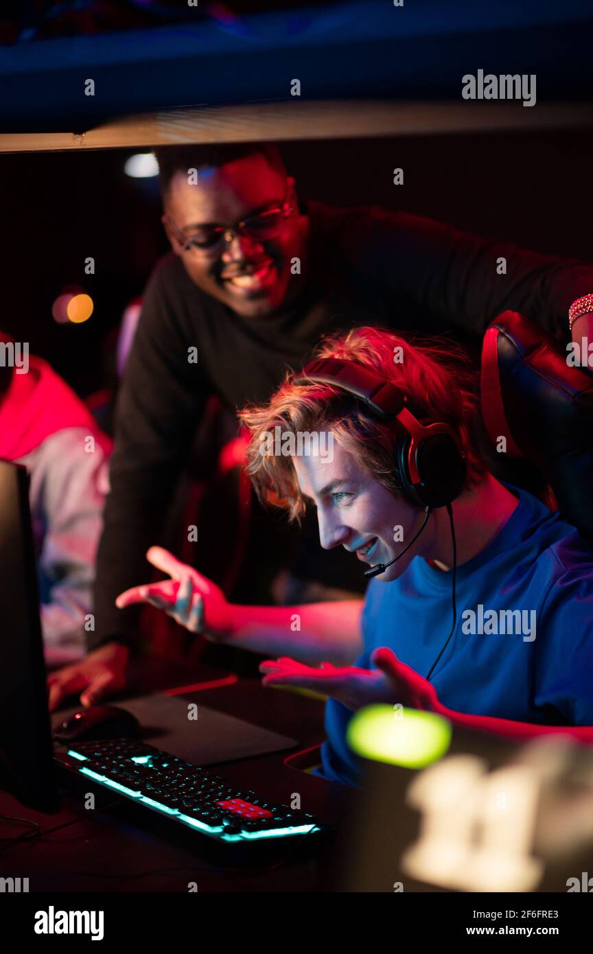 An online strategy tournament for esports players in the cyber games