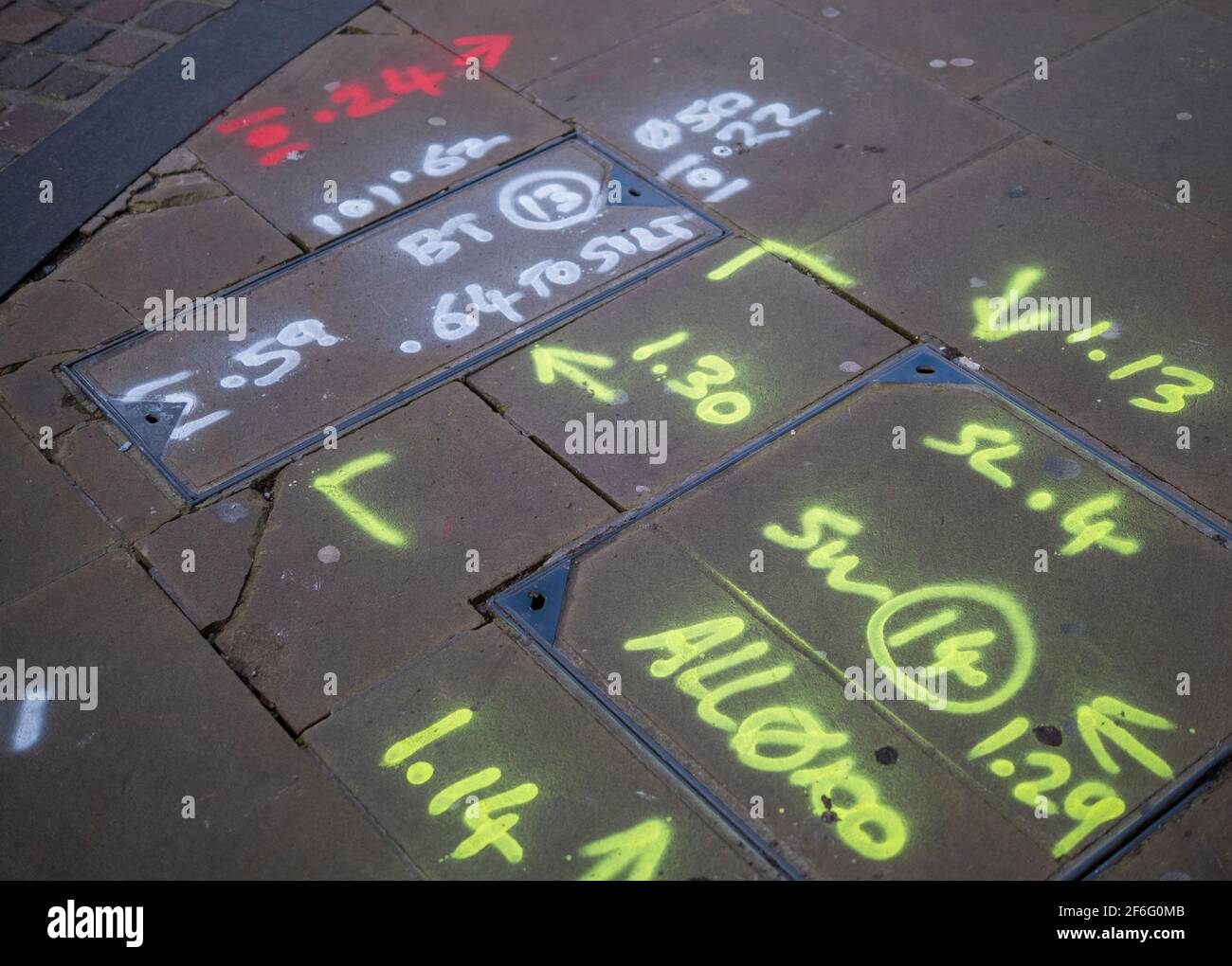 Pavement marking hi-res stock photography and images - Alamy