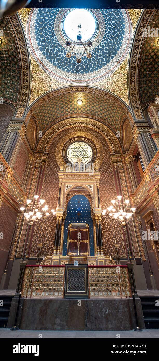 Spanish Synagogue's  aron ha-kodesh and central dome: On the old synagogue's eastern wall is an elaborate and massive Torah Arc to house the scrolls. High above looms the dome. Vertical Panorama. Stock Photo