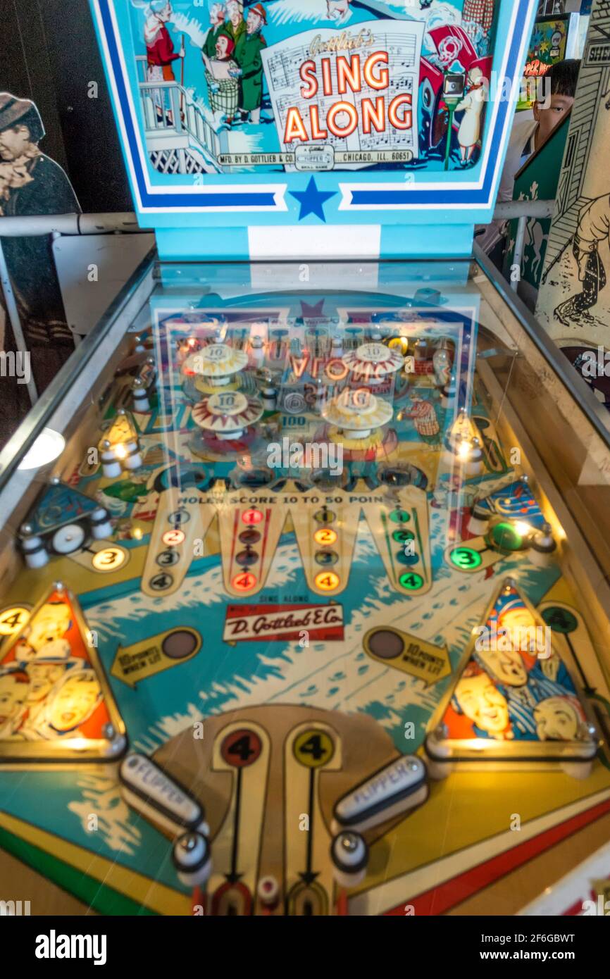 Uma máquina de pinball retrô