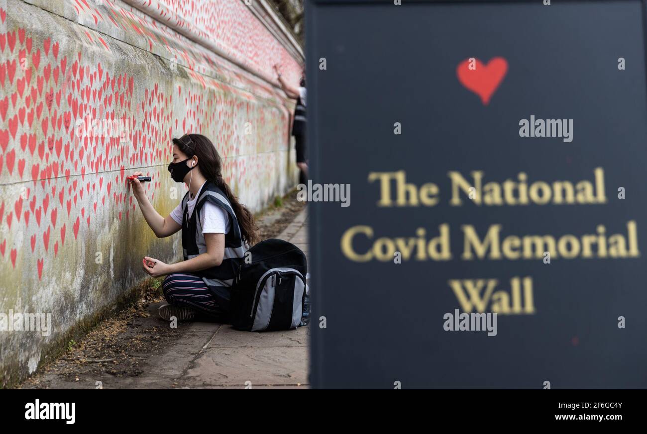 London, UK. 31st Mar, 2021. LONDON, UK. MARCH 31ST: The National Covid-19 Memorial Wall on London's South Bank on Wednesday 31st March 2021. (Credit: Tejas Sandhu | MI News) Credit: MI News & Sport /Alamy Live News Stock Photo