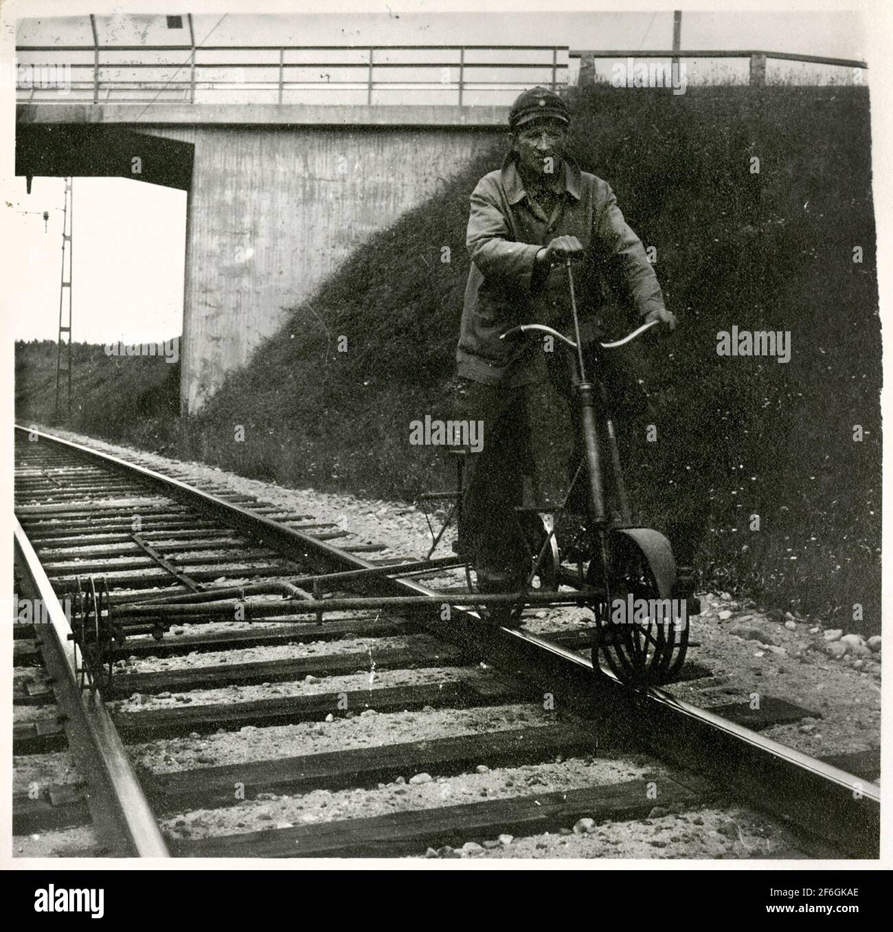 Rail lubrication from trampdressin Stock Photo Alamy