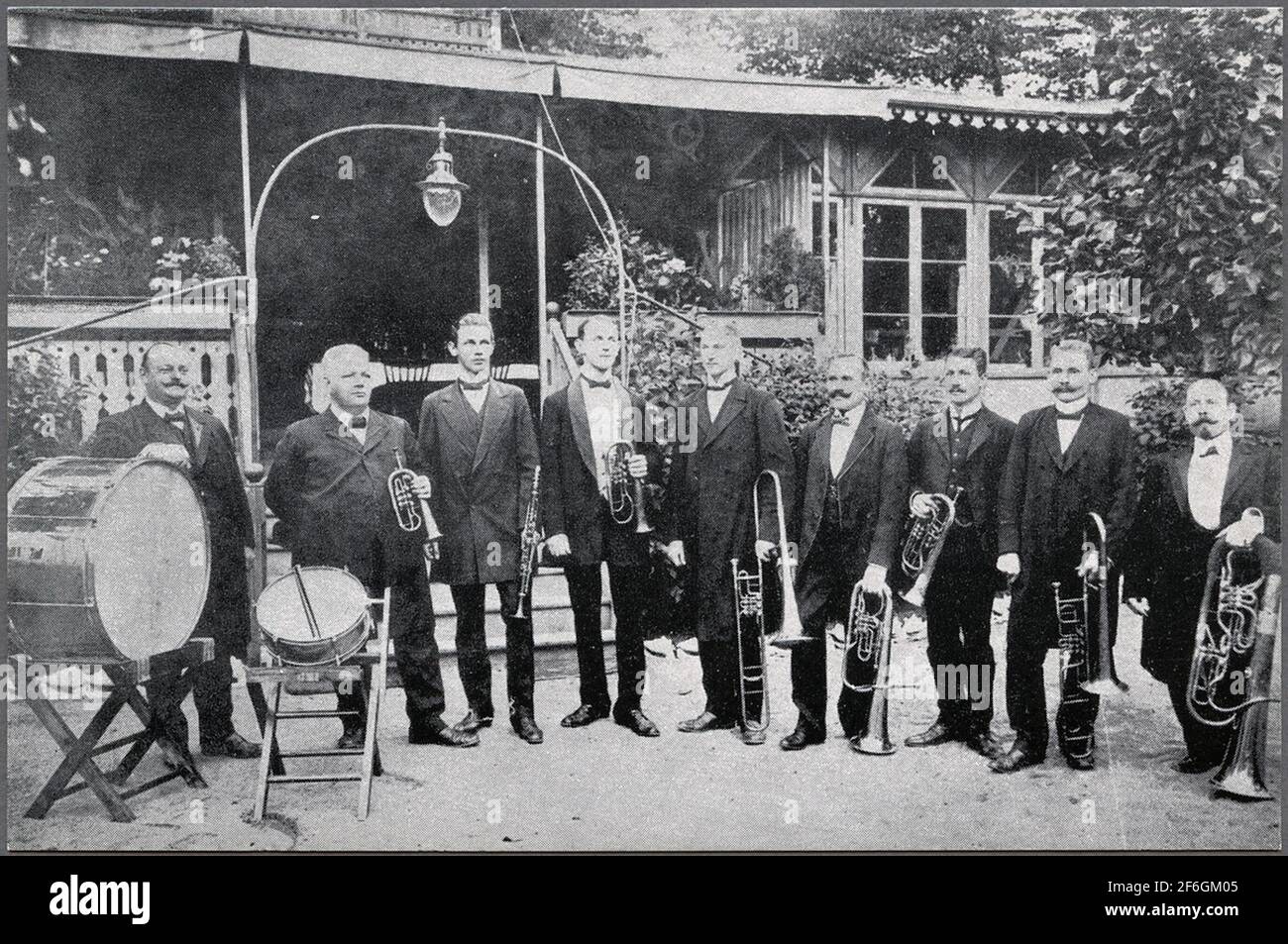 Barber's Persson Orchestra "25th anniversary in the hotel Svea garden,  Simrishamn 1915 Stock Photo - Alamy