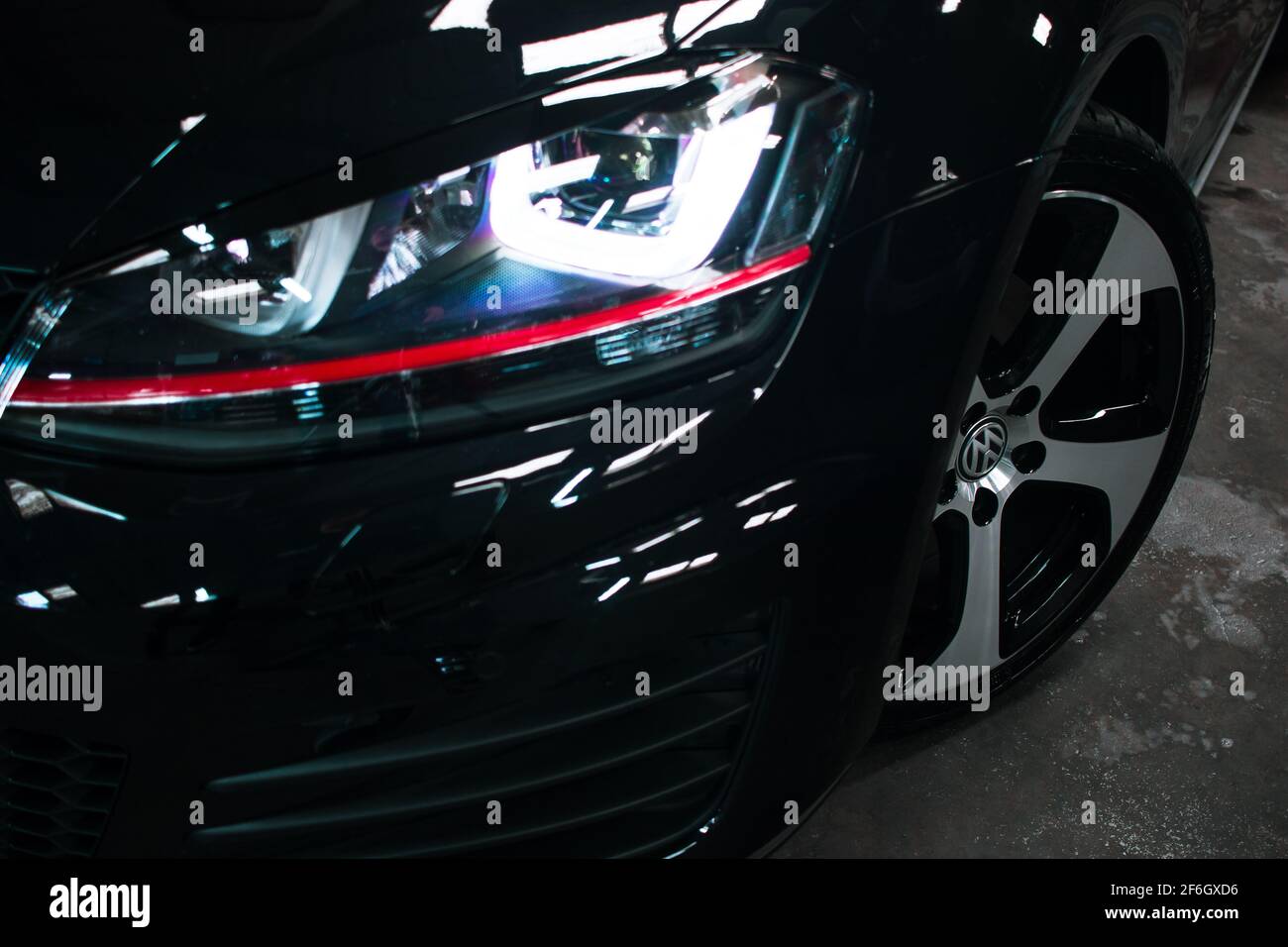 The Diamond Cut Front Wheel Of A Black 2016 Volkswagen Golf GTI Stock Photo