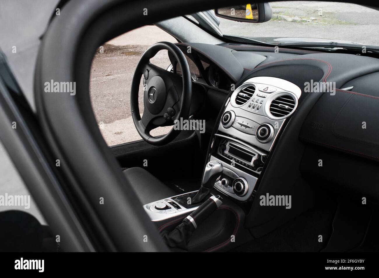 A Mercedes Slr Mclaren High Resolution Stock Photography and Images - Alamy
