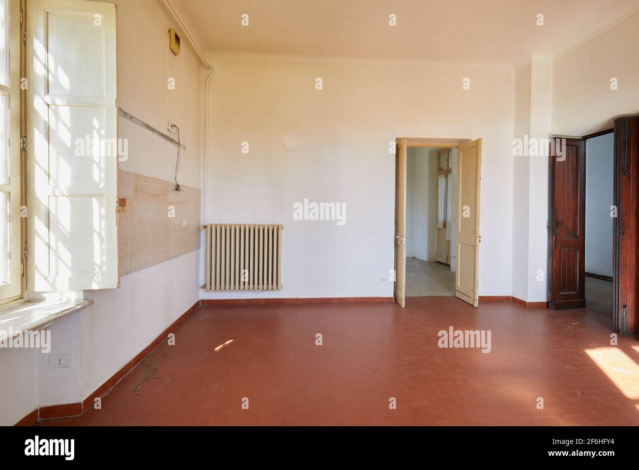 Old, empty kitchen in country house, sunlight Stock Photo - Alamy