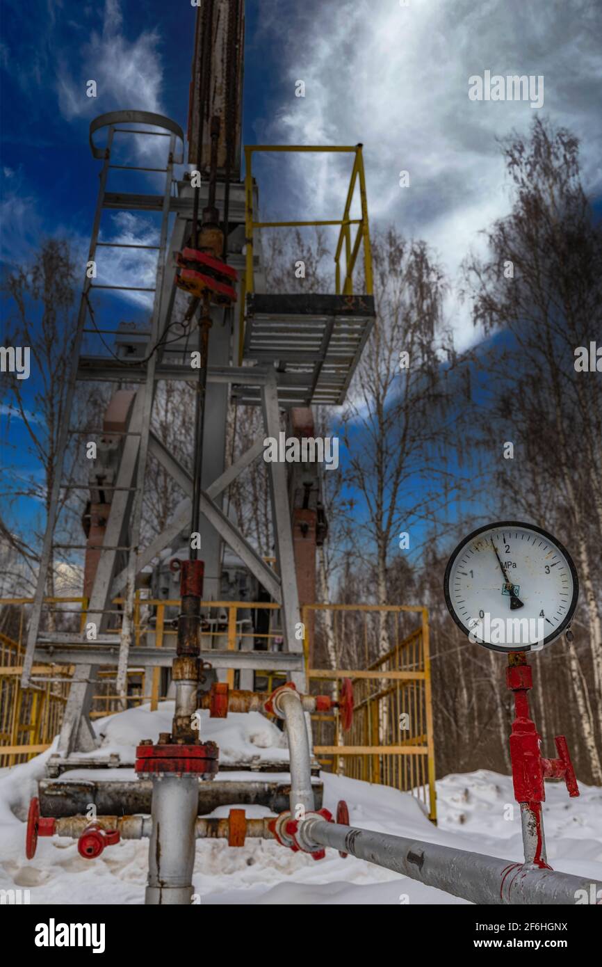 Pipeline Manometer Oil pressure gauge shows 1,8 MPa (Max 3 MPa red