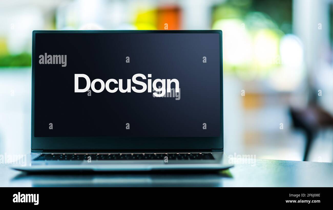 Docusign hi-res stock photography and images - Alamy