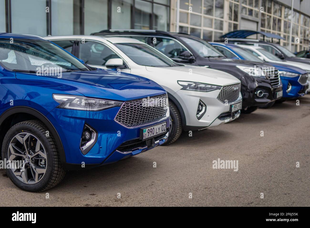 (210401) -- ALMATY, April 1, 2021 (Xinhua) -- Photo taken on April 1, 2021 shows HAVAL cars outside a dealer shop in Almaty, Kazakhstan. Great Wall Motor Co., Ltd.'s HAVAL brand entered the Kazakhstan market on thursday, three main models of crossover vehicles F7, F7x and off-road vehicle H9 officially began the sales to Kazakhstan residents in Almaty. (Astana Motors/Handout via Xinhua) Stock Photo
