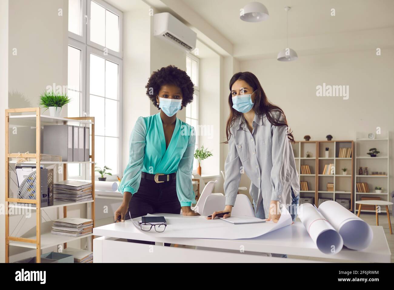 Women in face masks hi-res stock photography and images - Alamy