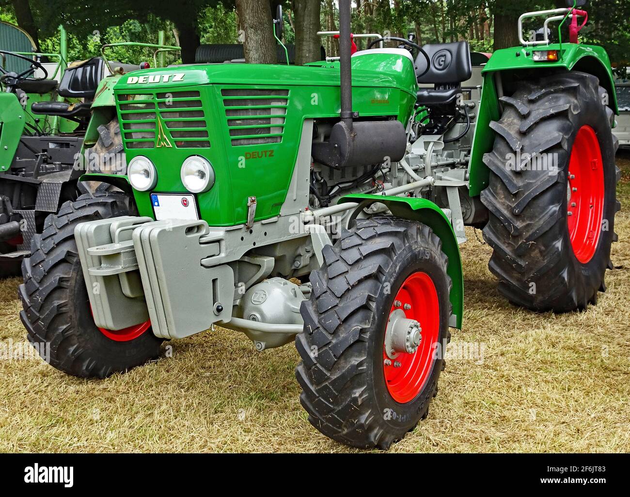 Vintage Tractor 7-8/10 Deutz 06 Six-Cylinder Military & Unimog Skoda Story