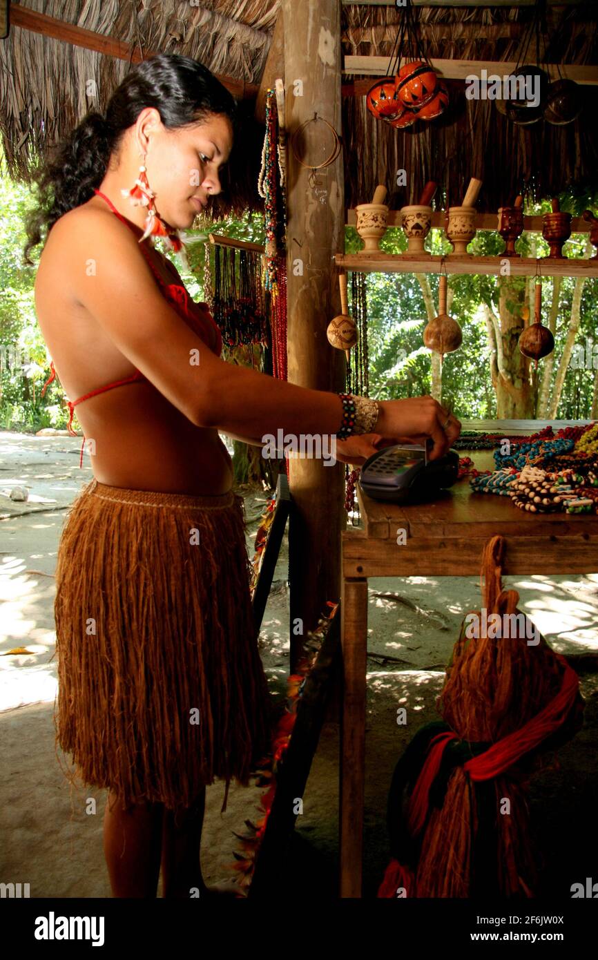 porto seguro, bahia / brazil - february 21, 2008: india pataxo da audeia  Jaqueira in the city of Porto Seguro, is seen using a credit card to pay  for Stock Photo - Alamy