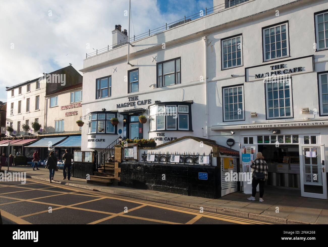 Magpie Cafe on the waterfront, Whitby, North Yorkshire Stock Photo