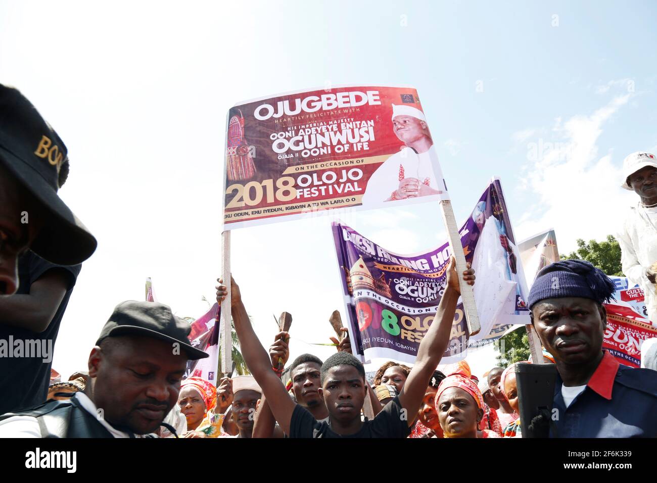 A young boy paying solidarity to Ooni of Ife, Oba Adeyeye Ogunwusi during the Olojo Festival, Ile-Ife, Osun State, Nigeria. Stock Photo