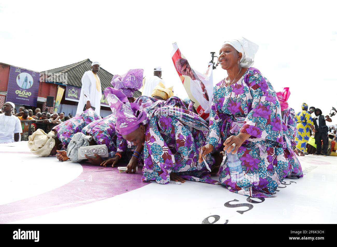 Yoruba cultural troupes paying homage to Ooni of Ife during the Olojo Festival, Ile-Ife, Osun State, Nigeria. Stock Photo
