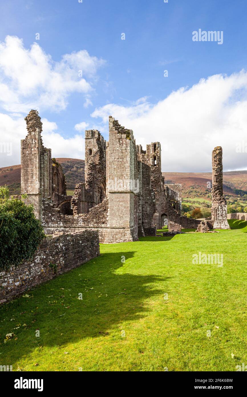 The ruins of Llanthony Abbey, a former Augustinian priory in the Vale of Ewyas in the Brecon Beacons, Powys, Wales UK Stock Photo