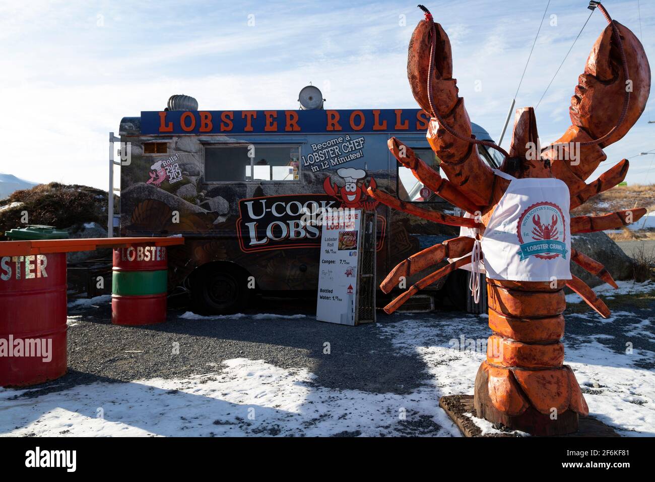 Food truck serving lobster and lobster rolls at Peggy's Cove in Nova