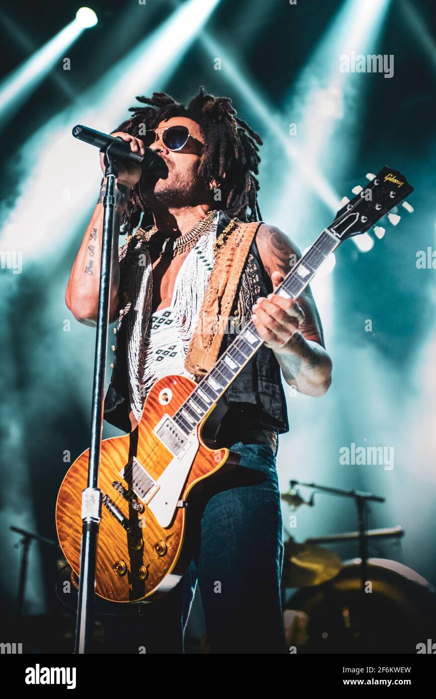 Raise Vibration Tour High Resolution Stock Photography and Images - Alamy