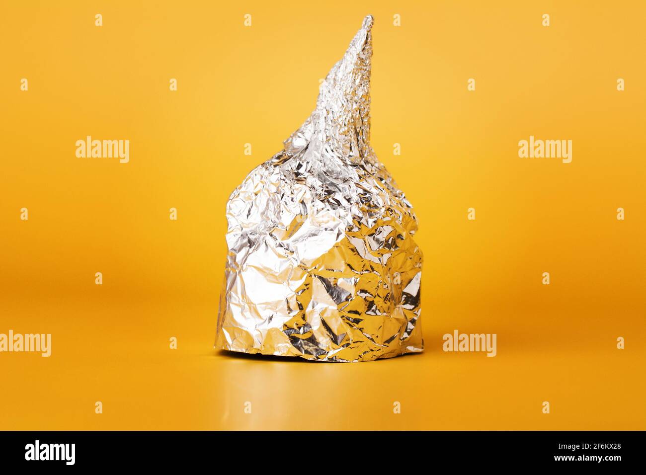 Tin Foil Hat Isolated on White Background, Symbol for Conspiracy Theorie  Stock Image - Image of fake, pandemie: 183925549