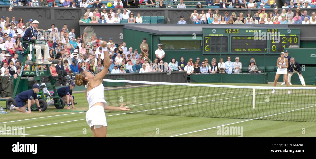 WIMBLEDON  2007 8th DAY 3/7/07. E.MAURESMO V N.VAIDISOVA. PICTURE DAVID ASHDOWN Stock Photo