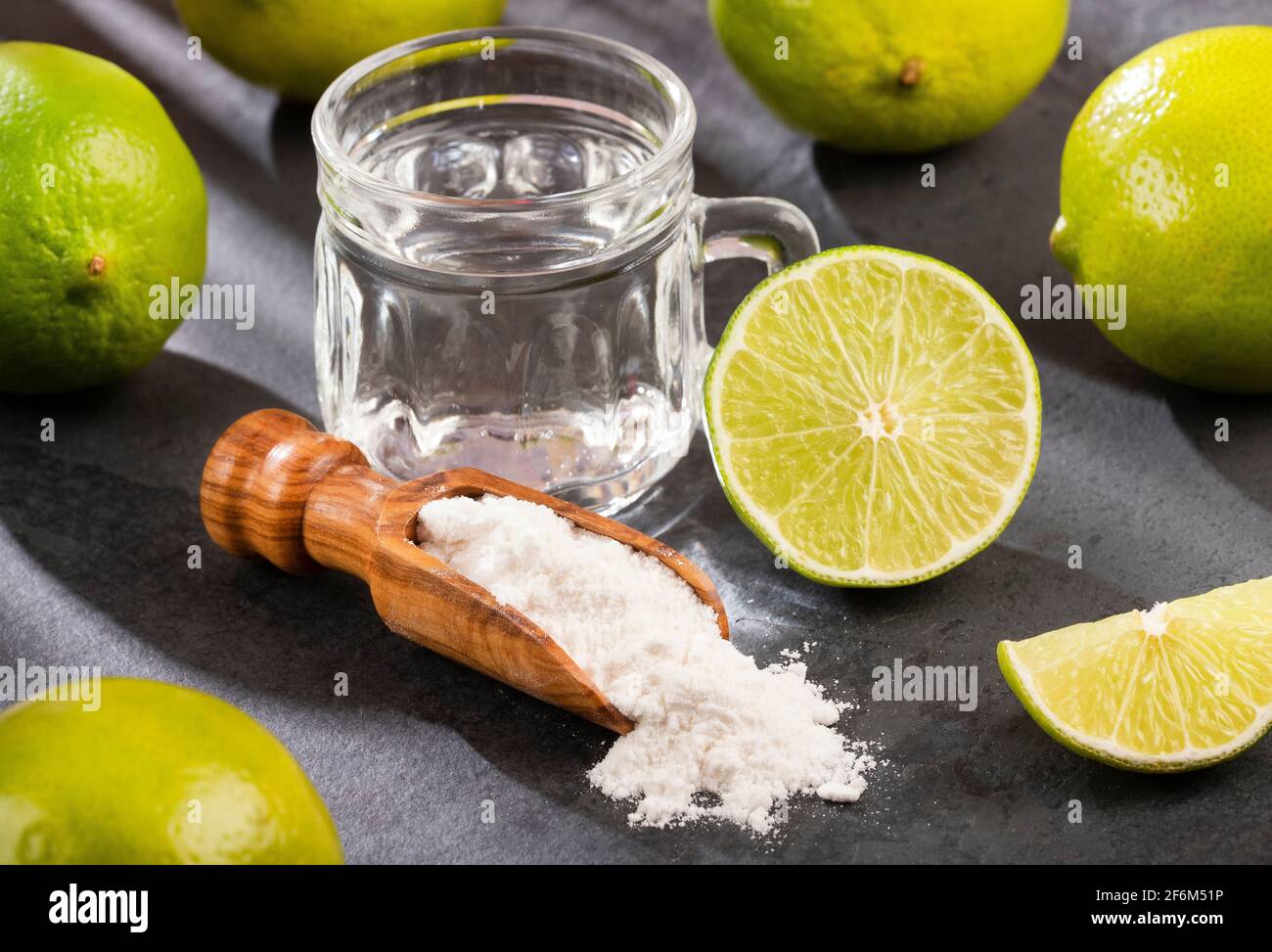 Сода лимон вода отзывы. Сода с лимоном и водой. Сода и лимонный сок. Чайни сода лимон. Фото вода лимон и сода.