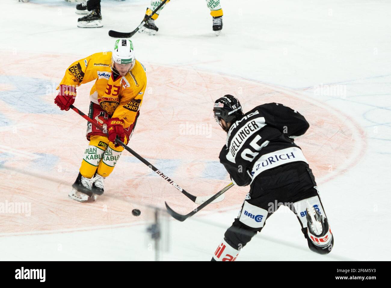 01.04.2021, Porza, Corner Arena, National League: HC Lugano - SCL Tigers, blockshot of #33 Keijo Weibel (Tigers) (Switzerland/Croatia OUT) Stock Photo