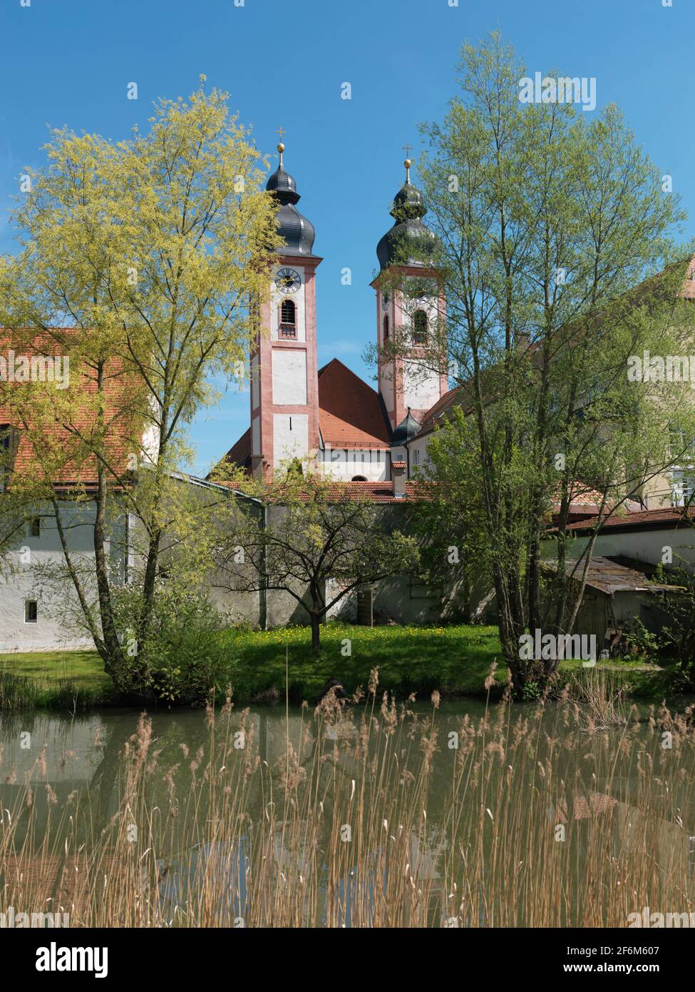 Kloster Au am Inn, Pfarr- unf  Klosterkirche, Gars am Inn, LK Mühldorf am Inn, Oberbayern, Bayern, Deutschland, Europa | Monastery Au at river Inn, ch Stock Photo