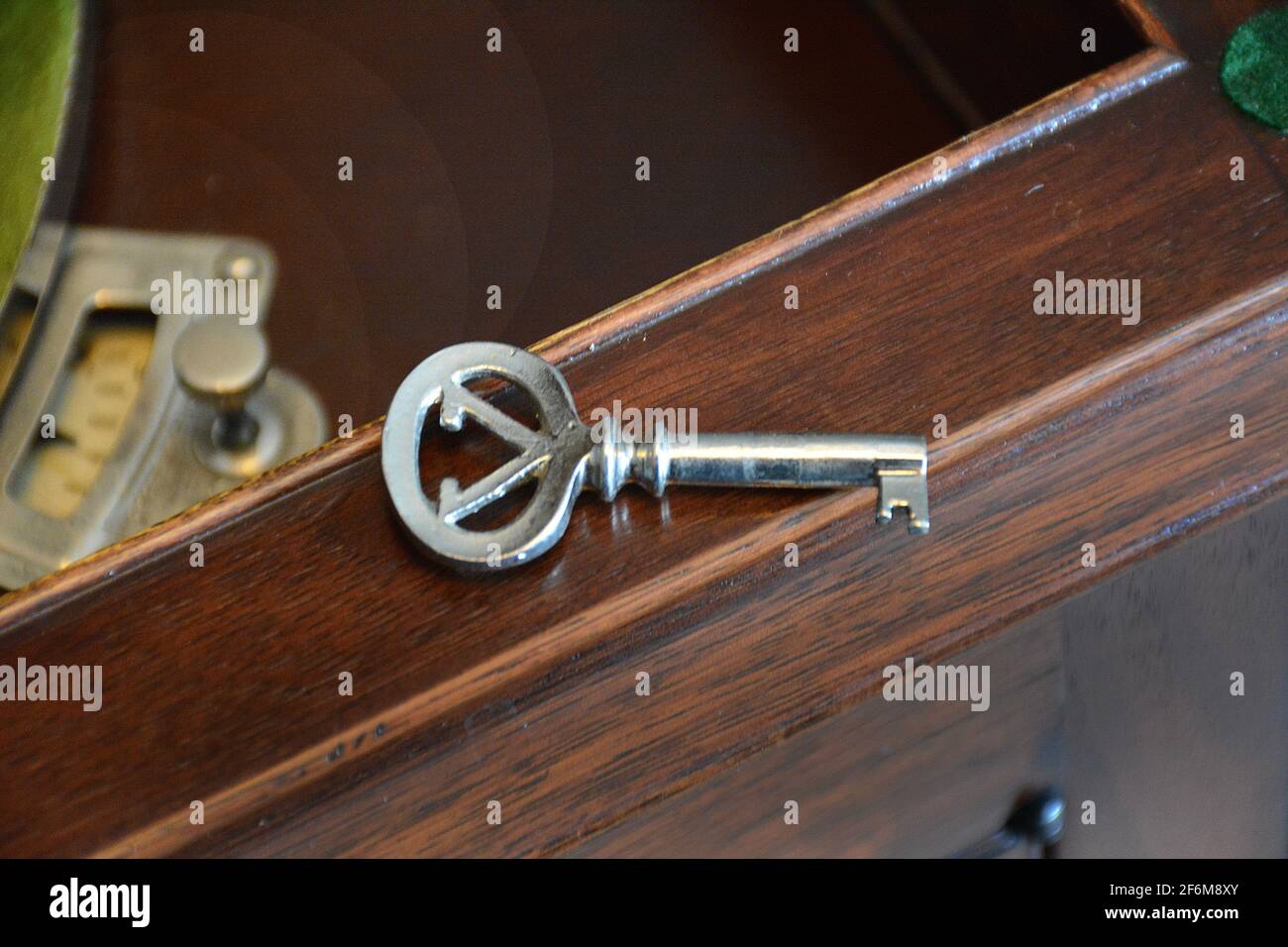 tvs victor handle lock